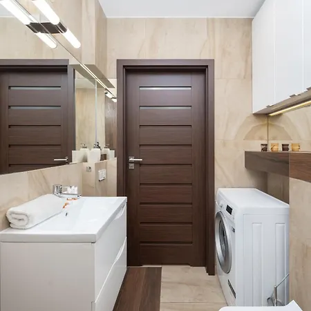 Comfortable Krakowska With Free Parking By Renters * ורוצלב