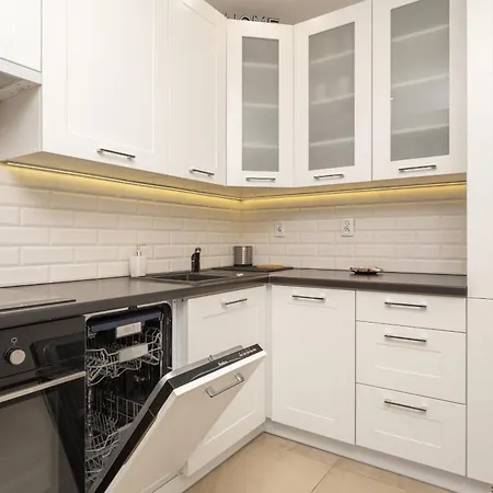 Comfortable Krakowska With Free Parking By Renters