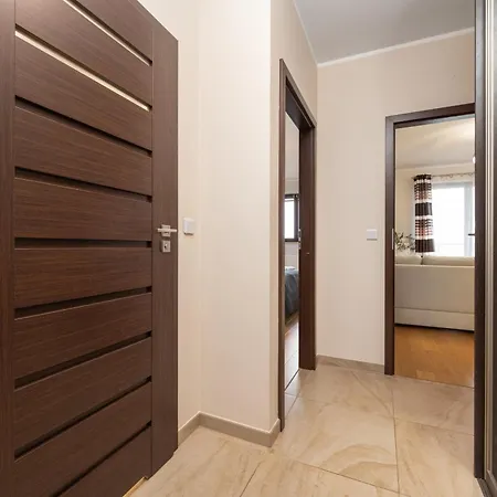 Comfortable Krakowska With Free Parking By Renters דירה ורוצלב