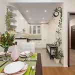 Comfortable Krakowska With Free Parking By Renters דירה