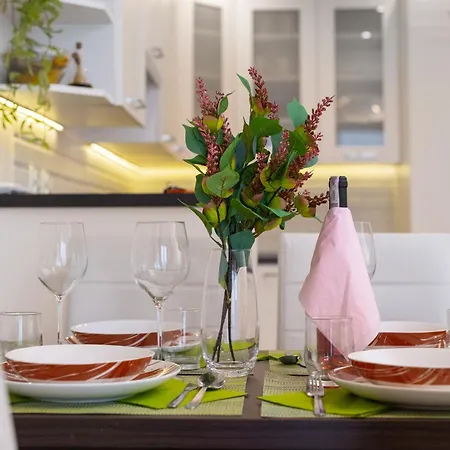 Comfortable Krakowska With Free Parking By Renters Διαμέρισμα