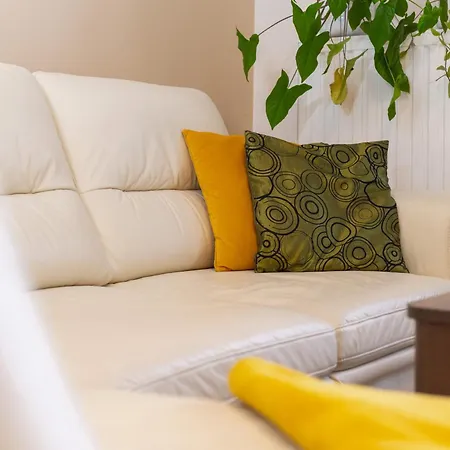Comfortable Krakowska With Free Parking By Renters דירה