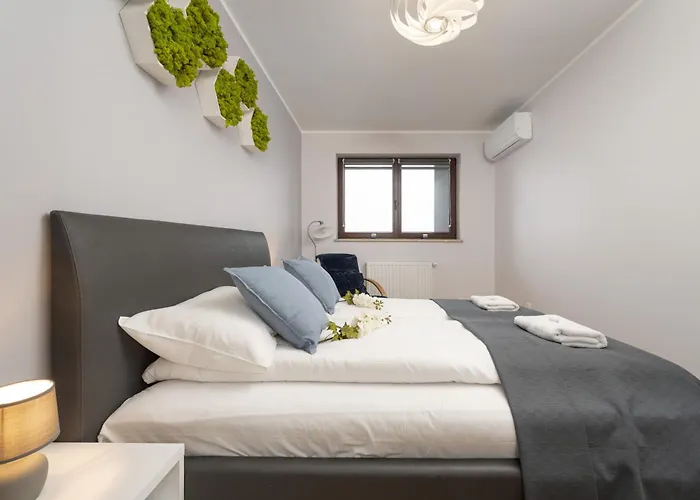 Comfortable Krakowska With Free Parking By Renters Apartament