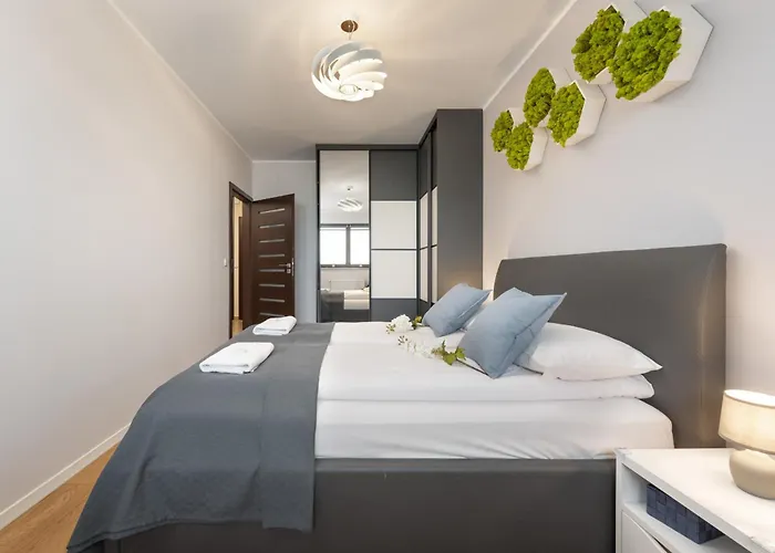 Comfortable Krakowska With Free Parking By Renters *