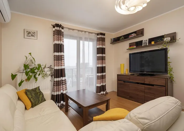 Comfortable Krakowska With Free Parking By Renters *