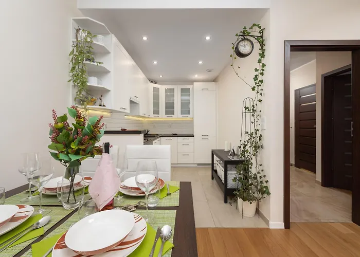 Comfortable Krakowska With Free Parking By Renters Apartament